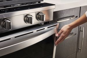 5.8 Cubic Feet Smart Slide-in Gas Range With Air Fry, When Connected - Fingerprint Resistant Stainless Steel