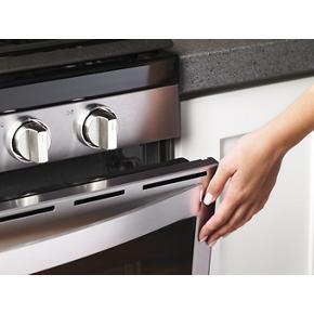 5.8 Cubic Feet Freestanding Gas Range With Frozen Bake Technology - Fingerprint Resistant Stainless Steel